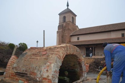 Imagen de las obras de la fuente de La Milagrosa.