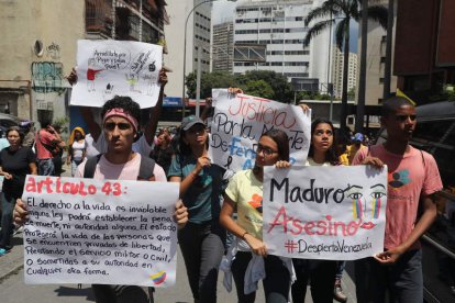 Cortejo fúnebre por el concejal opositor presuntamente asesinado en comisaría. MIGUEL GUTIÉRREZ