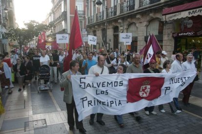 Protesta de ciudadanos en defensa de los Principia, que estuvieron a punto de ser destruidos para construir un edificio de viveindas.