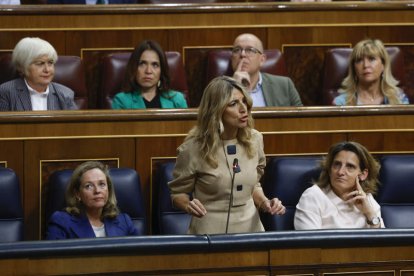 Las ministras Nadia Calviño, Yolanda Díaz y Teresa Ribero. J.J. GUILLÉN