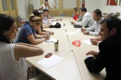 García del Blanco y Susana Travesí, ayer en la reunión del comité de campaña del PSOE.