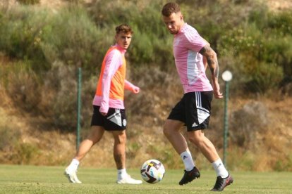 La Deportiva prepara el partido de mañana frente al Albacete. L. DE LA MATA