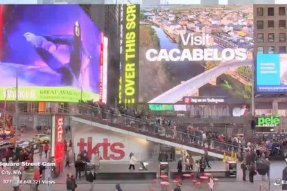 Cacabelos proyectado en una de las pantallas gigantes de Times Square. ICAL