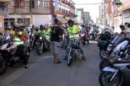 Los pilotos se preparan para iniciar la ruta en la sesión matinal de ayer