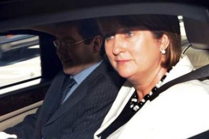 La ministra británica del Interior, Jacqui Smith, a su llegada a la Cámara de los Comunes.