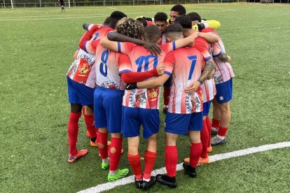 El Atlético Bembibre doblegó al Burgos a domicilio. AT. BEMBIBRE