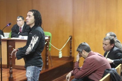 José Villanueva, en el juicio de Ponferrada. Sentados Melcón, José y Timoteo Pintado.