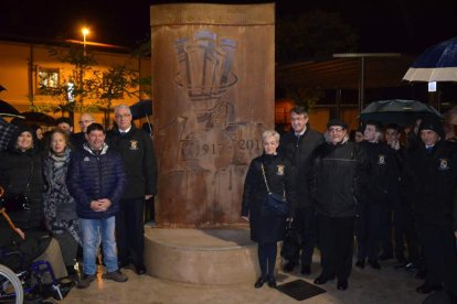 Descubrimiento del monumento a la Banda de Música de Valencia de Don Juan, ayer. MEDINA