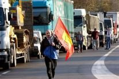 Una barrera de los camioneros en una de las carreteras de París