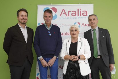 Durán, Orozco, Martín y Gutiérrez, ayer en la Residencia Virgen de Celada de La Robla. FERNANDO OTERO