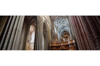 Interior de la Catedral de Astorga durante una visita. J. F. SALVADORES