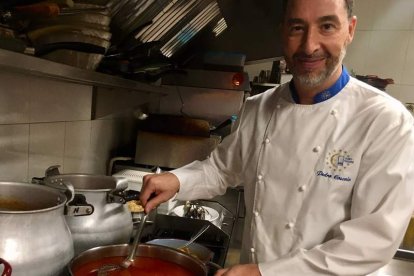 Pedro Castillo, cocinero que estará hoy en el colegio público Blanco de Cela. DL