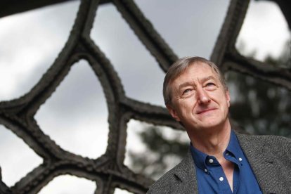 El novelista británico Julian Barnes, que alcanzó la fama con la novela ‘El loro de Flaubert’