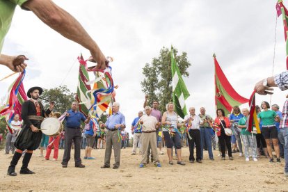 Un momento de los bailes de la fiesta, que el año pasado acogió Lucillo. FERNANDO OTERO