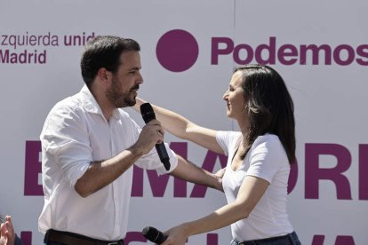 El ministro de Consumo, Alberto Garzón, e Ione Belarra, ayer en un acto en Madrid. SERGIO PÉREZ