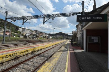 Imagen de la estación de Torre del Bierzo, donde desemboca el tramo de túneles del lazo ferroviario del Manzanal. ANA F. BARREDO