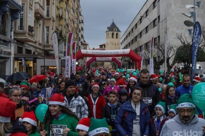 La San Silvestre del año pasado en León. MIGUEL F. B.