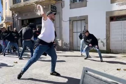 Imágenes de la pelea entre aficionados del Lugo y la Ponferradina. EL PROGRESO DE LUGO