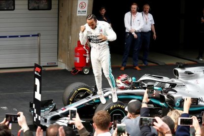 Lewis Hamilton (Mercedes) celebra su victoria en el GP de China de Fórmula 1