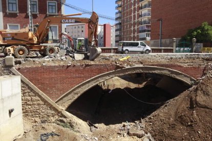 Panorámica del aspecto que presentaban las obras recién iniciadas en la jornada de ayer.