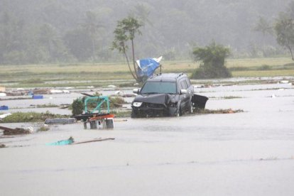 Las aguas suben en Indonesia tras el tsunami.