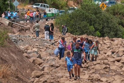 Carretera afectada por las fuertes lluvias cerca de Santiago de Chile.