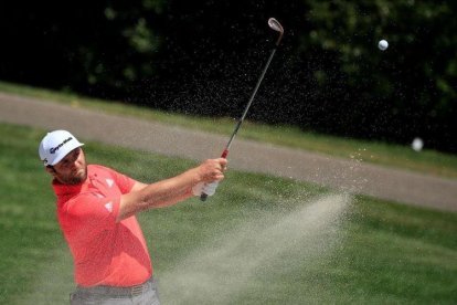 Jon Rahm juega desde el bunker la pasada semana en el torneo de Valspar, en Florida