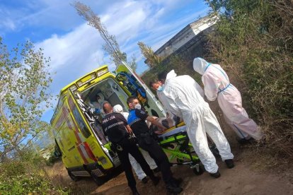 Rescate del anciano en la carretera del pantano. DL