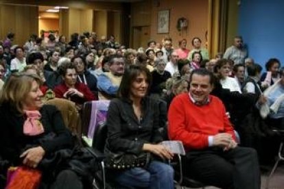 Mario Amilivia y Ana Guada, en primer término, durante su visita a Mariano Andrés