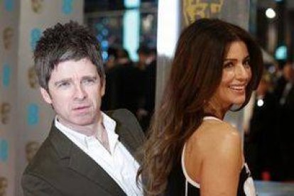 Noel Gallagher y su esposa, Sara MacDonald, en la gala de los BAFTA, en Londres, el pasado mes de febrero.