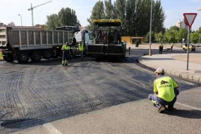 Trabajos de asfaltado realizados en otras ocasiones en la ciudad.