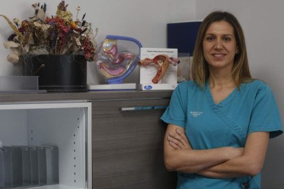 La doctora Noelia Fernández Aller en el centro ginecológico HM San Francisco. FERNANDO OTERO