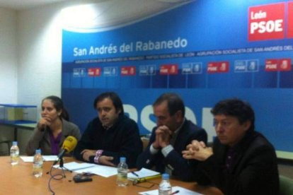 Los diputados socialistas leoneses, con el secretario provincial.