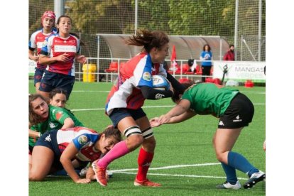 María en una acción del Sanse ofensiva del Sanse Scrum. RAÚL GARCÍA