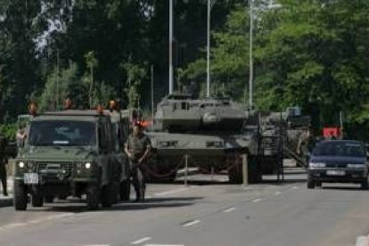 Los tanques y demás vehículos militares comenzaron ayer a llegar a La Lastra