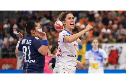 La leonesa Mireya González viajará rumbo a Tokio junto al resto de la selección española de balonmano para disputar los Juegos. H. Y.