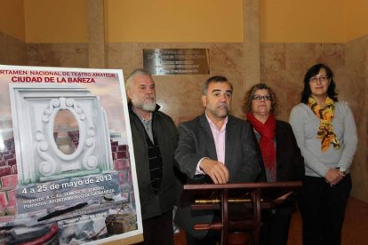 El alcalde intervino en la presentación de la I Muestra de Teatro Amateur.