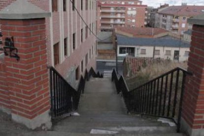 La escalera o el ascensor dejarán en desuso este acceso