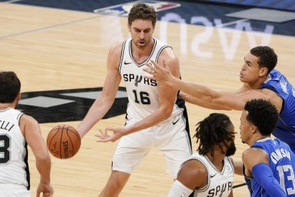 Pau, en un partido reciente con los Spurs