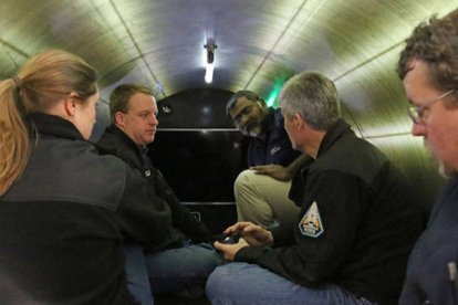 Fotografía facilitada por Ocean Gate que muestra el interior de un submarino turístico con capacidad para cinco personas operado por la compañía. OCEAN GATE