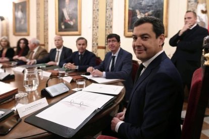 Moreno Bonilla preside la primera reunión del Consejo de Gobierno de la Junta de Andalucía.