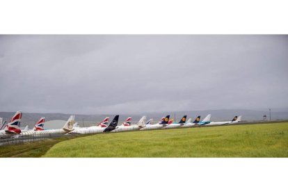 Aviones de diferentes aerolíneas internacionales estacionados en el aeropuerto de Teruel. ANTONIO GARCÍA