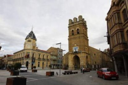 Plaza Mayor de La Bañeza, una ciudad leonesa con gran tradición comercial.