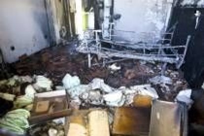 Estado en el que quedó una de las habitaciones tras el incendio