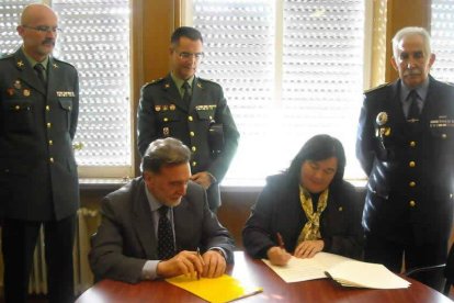 Alejo y Durán durante la firma del convenio.