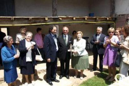 Los participantes en la excursión, conociendo de cerca los recursos naturales de la zona.