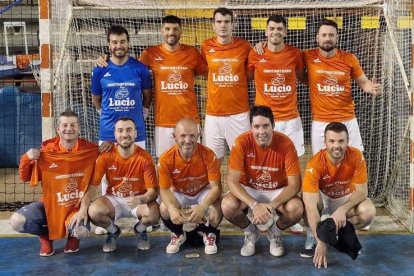 Formación del Quesos y Embutidos Lucio, actual campeón de la Copa de Veteranos. DL