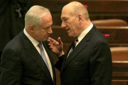 Olmert habla con su sucesor, el líder del derechista Likud, Netanyahu