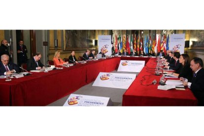 Los responsables autonómicos se reúnen en la Conferencia de Presidentes, celebrada en el Senado. RAQUEL P. VIECO
