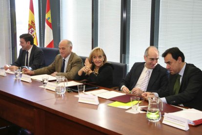 La presidenta de la Diputación de León, Isabel Carrasco, ayer en la firma del protocolo.